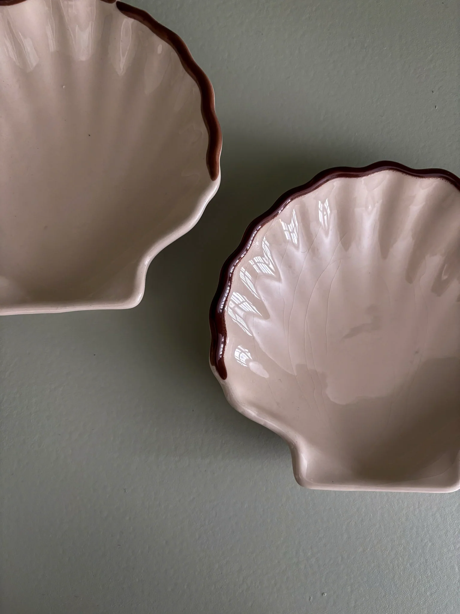 French Scallop Shell Dishes - Image 11