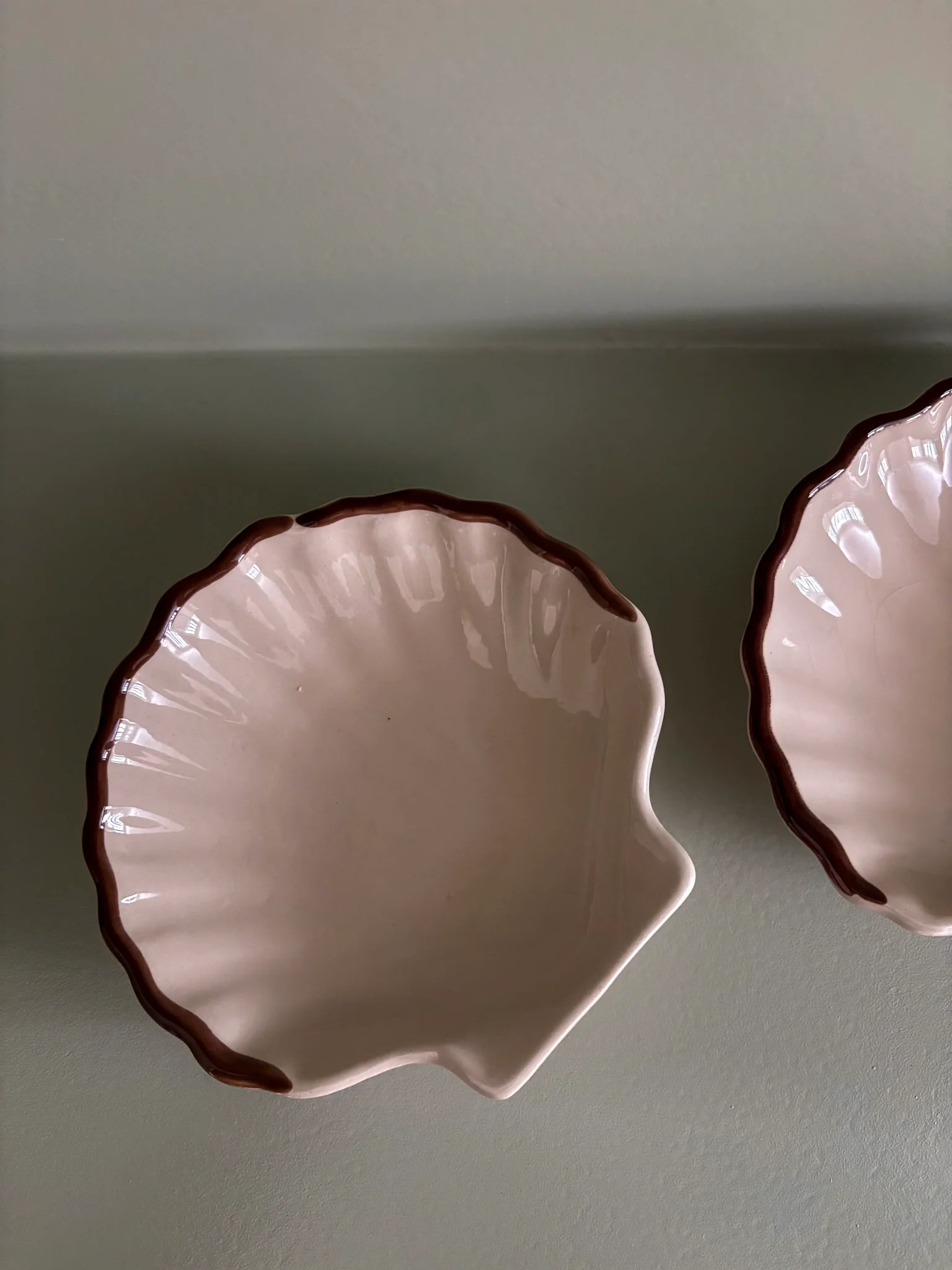 French Scallop Shell Dishes - Image 17