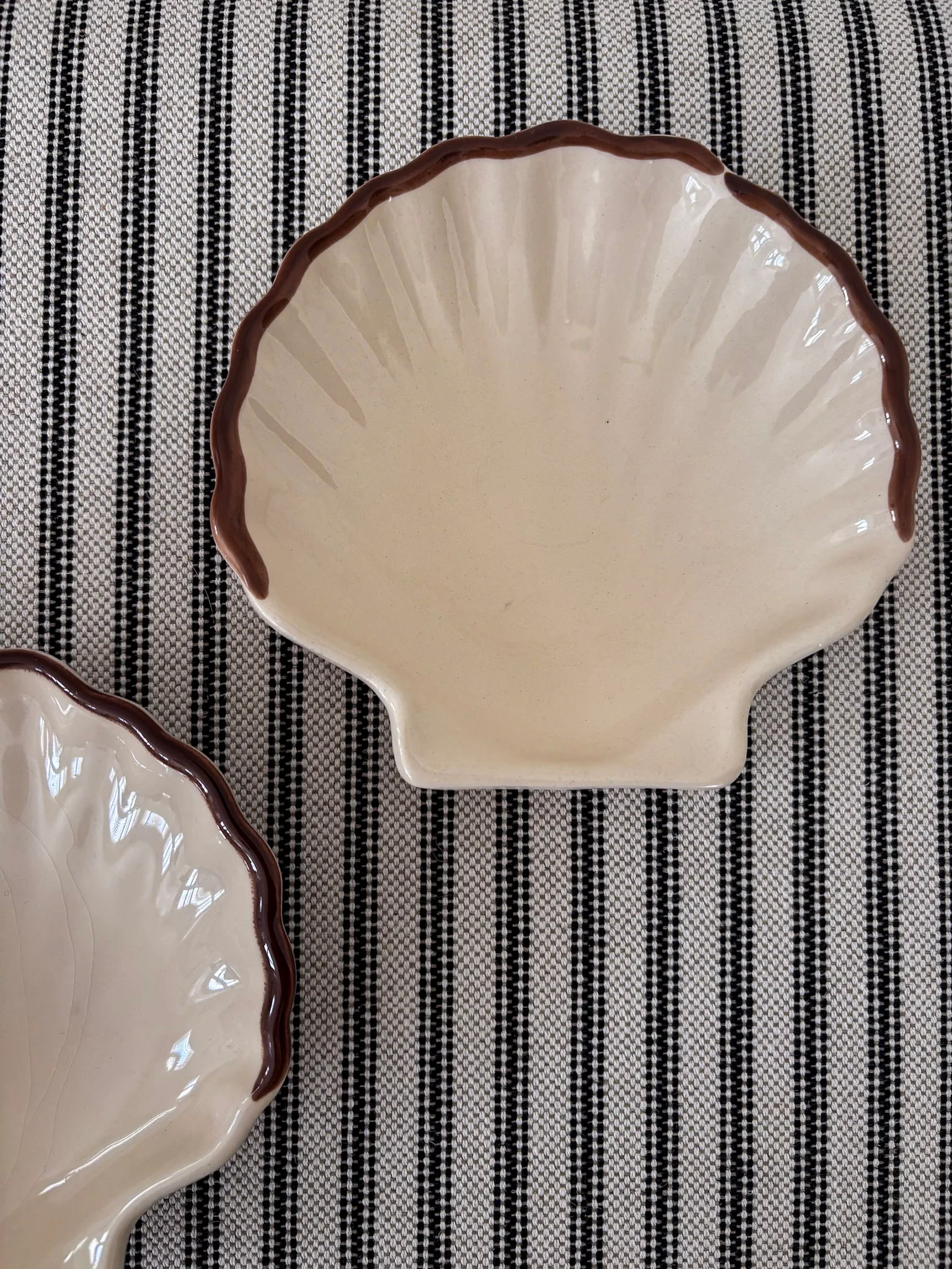 French Scallop Shell Dishes - Image 2
