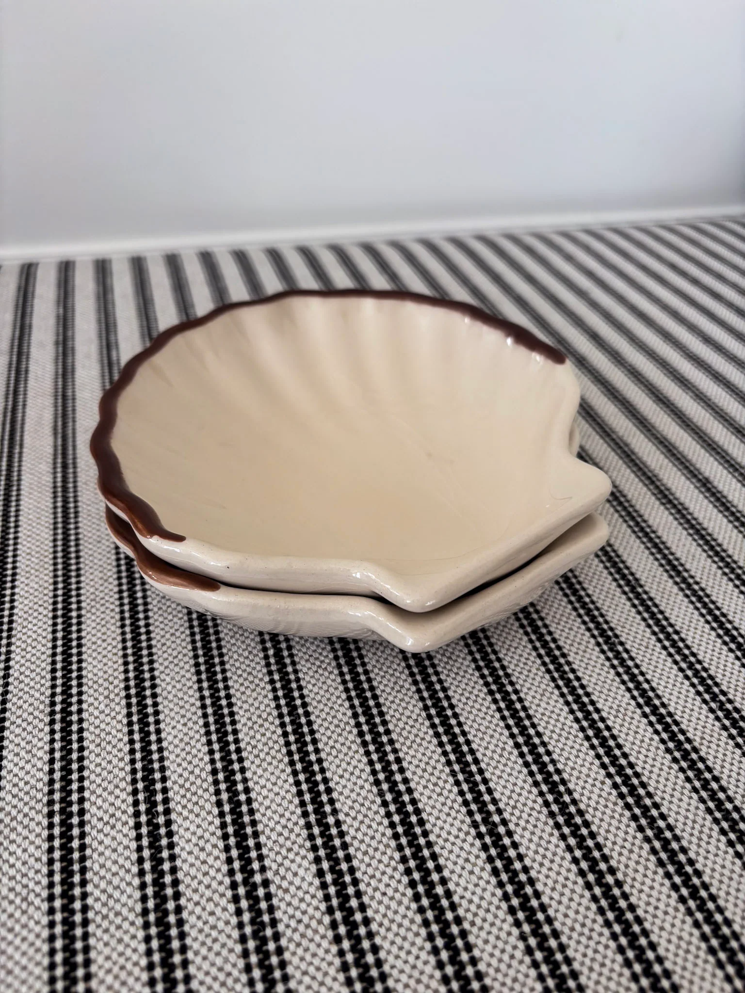 French Scallop Shell Dishes - Image 3