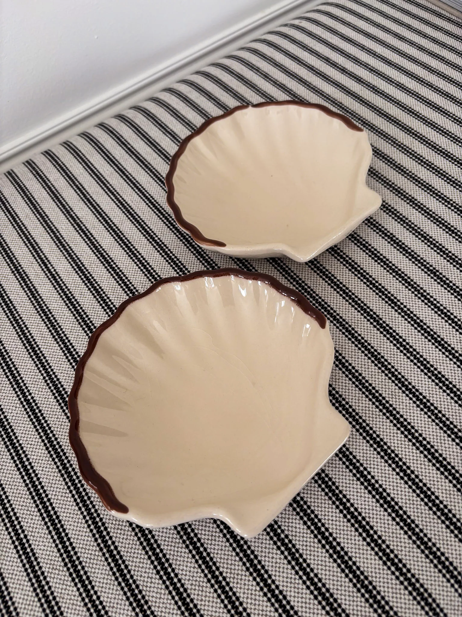 French Scallop Shell Dishes - Image 4