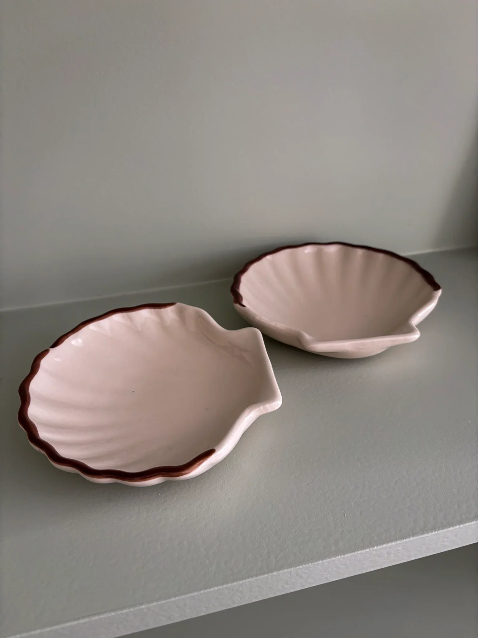 French Scallop Shell Dishes - Image 8