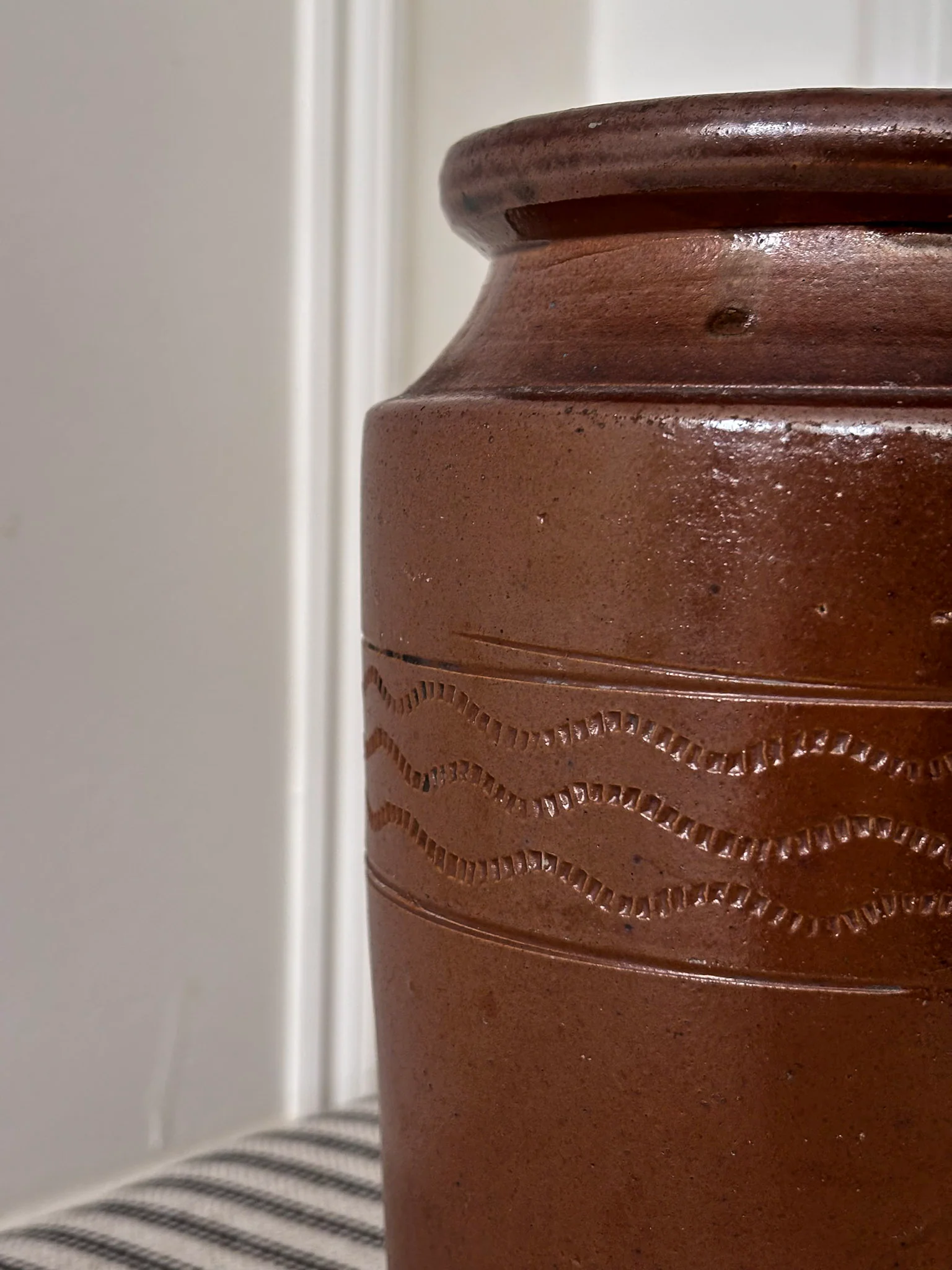 Large Brown Saltware Vase - Image 6