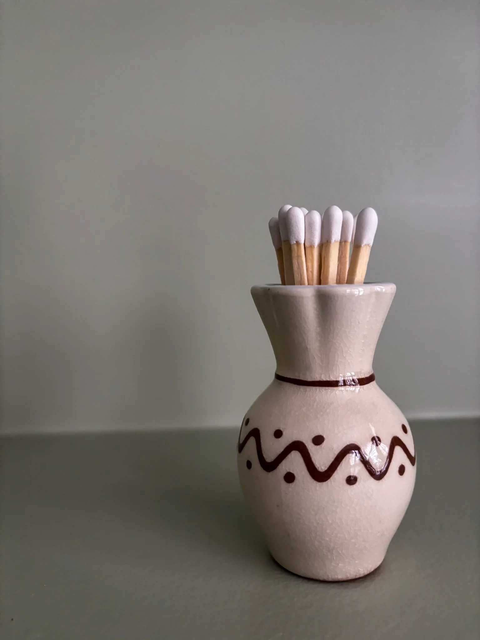 Miniature Zig-Zag Spot Matchstick Holder Vase - Image 12