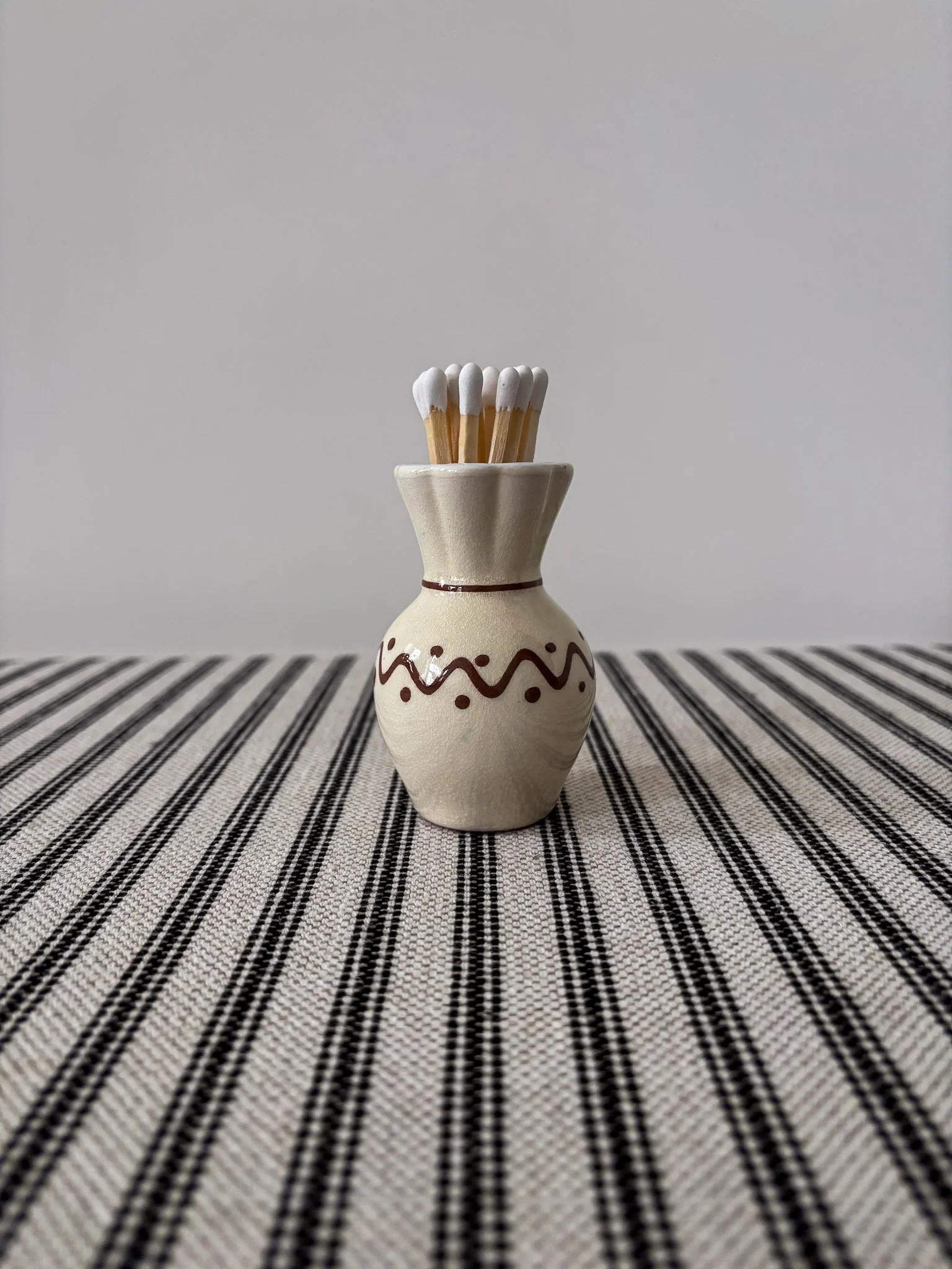 Miniature Zig-Zag Spot Matchstick Holder Vase - Image 3