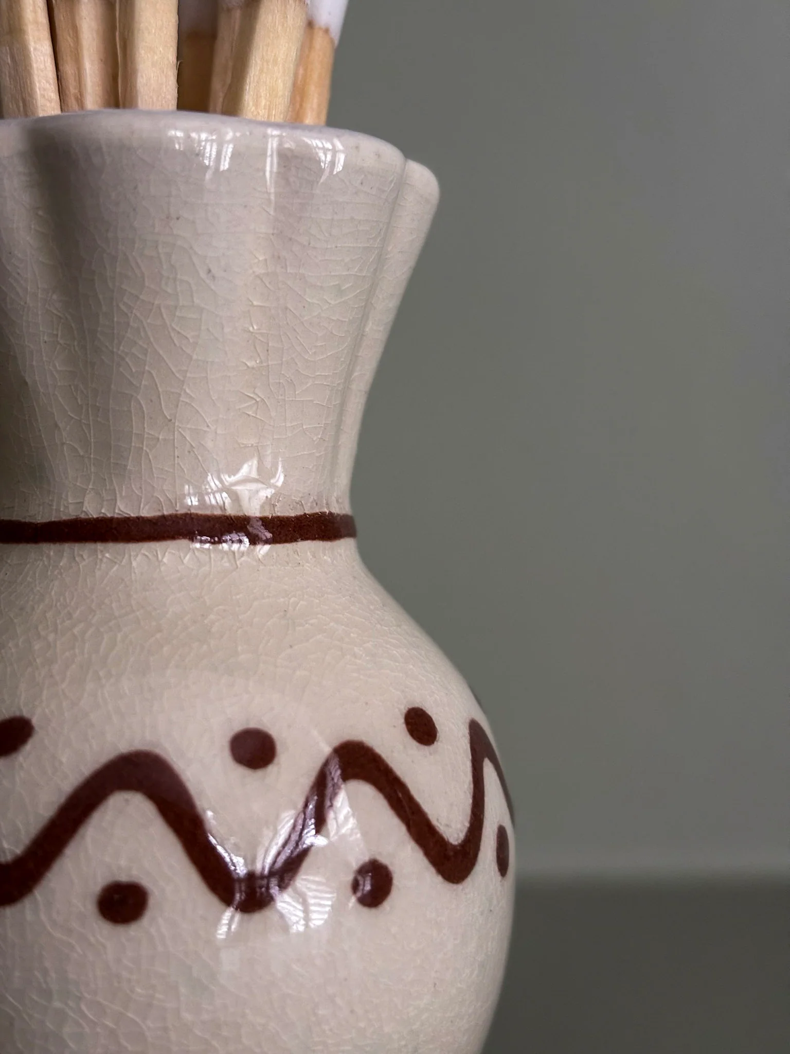 Miniature Zig-Zag Spot Matchstick Holder Vase - Image 4