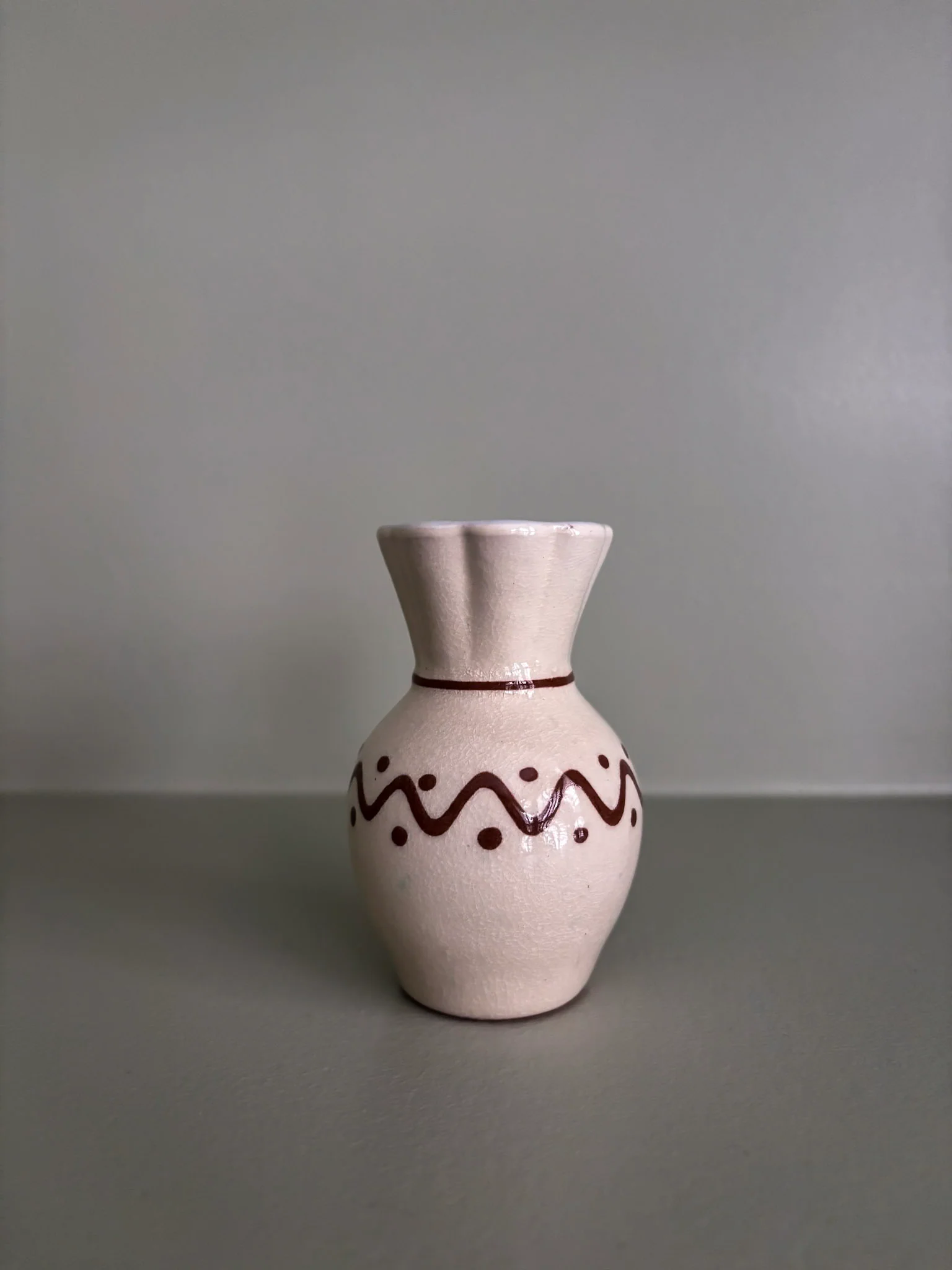 Miniature Zig-Zag Spot Matchstick Holder Vase - Image 9