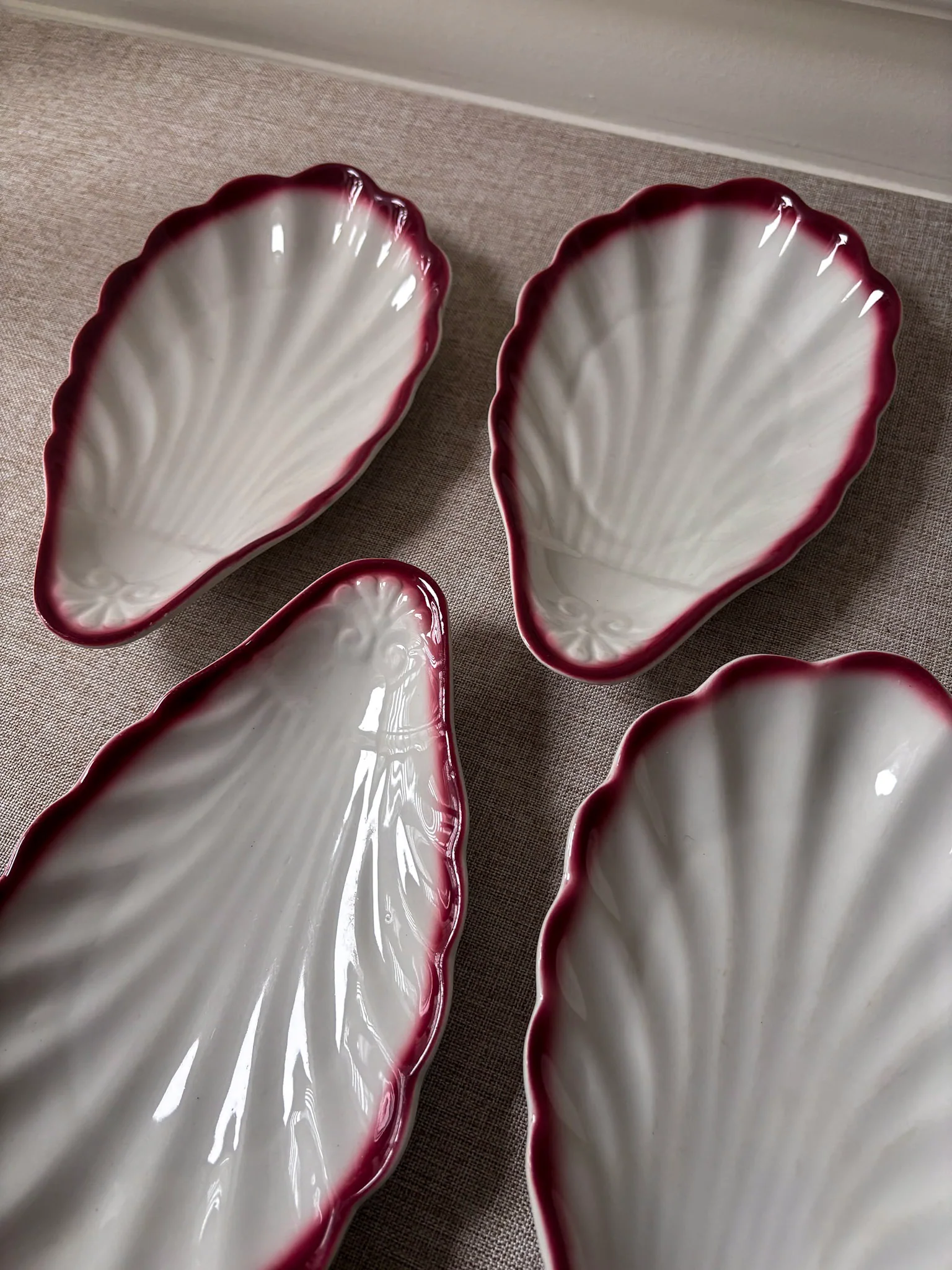 Red-Trimmed Shell Scalloped Dishes - Image 2