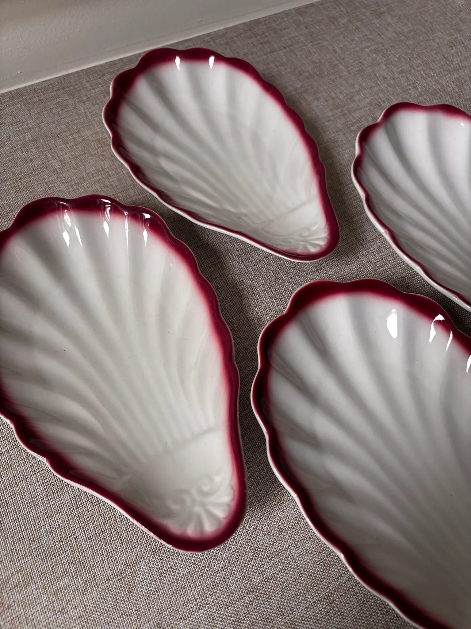 Red-Trimmed Shell Scalloped Dishes - Image 6