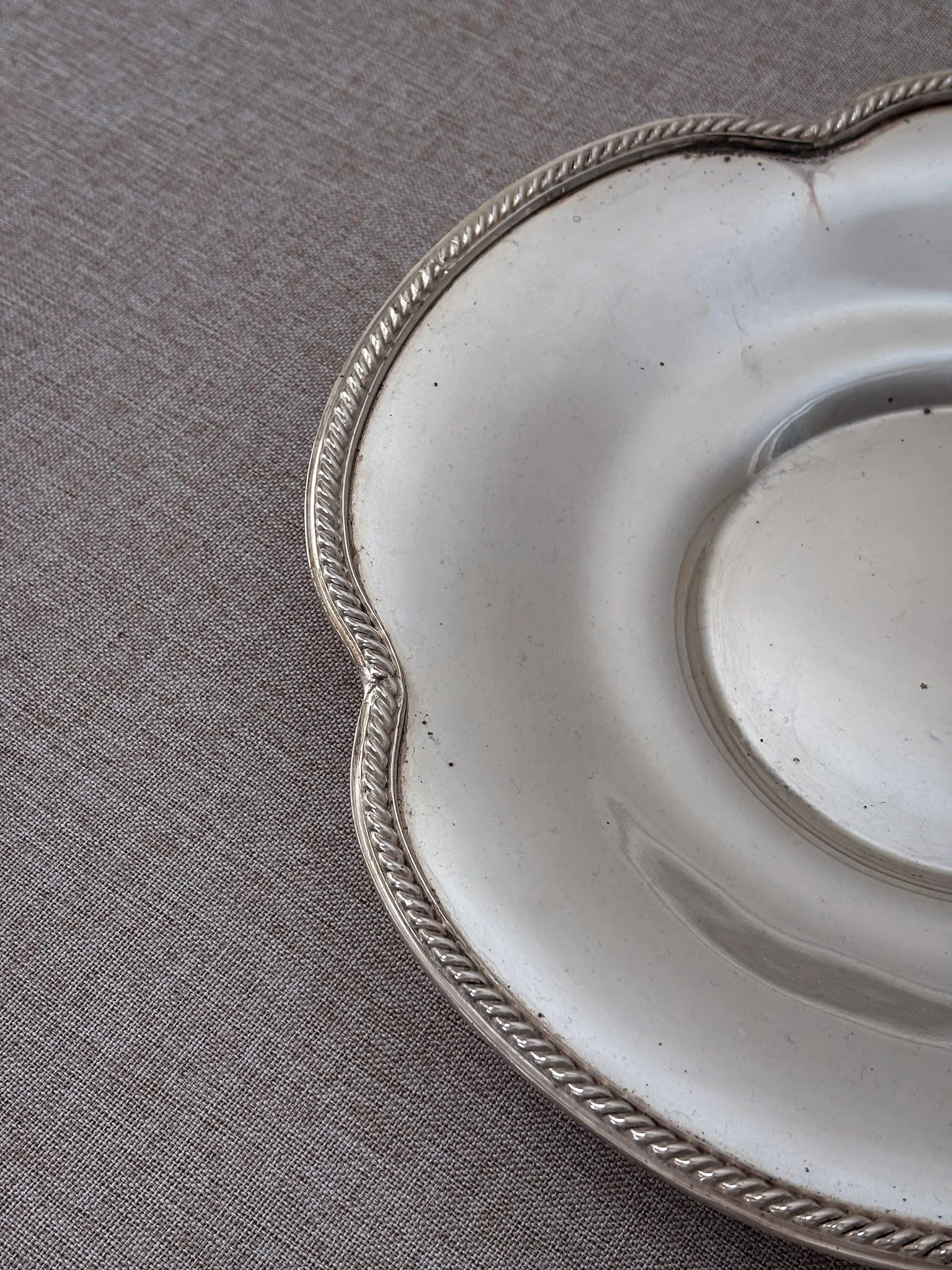 Silver-Plated Scalloped Dish with Rope Edge, Decorative Serving Plate - Image 3
