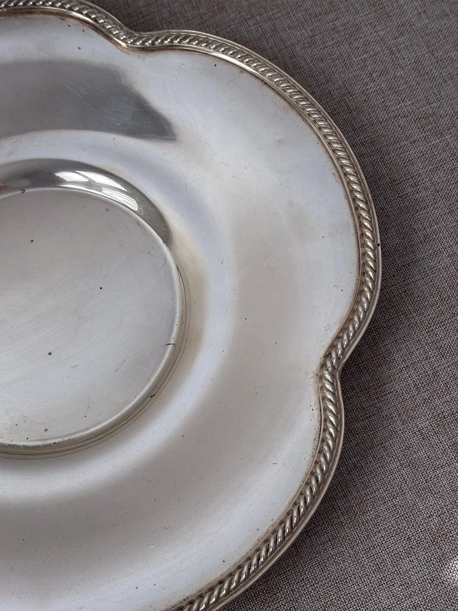 Silver-Plated Scalloped Dish with Rope Edge, Decorative Serving Plate - Image 4
