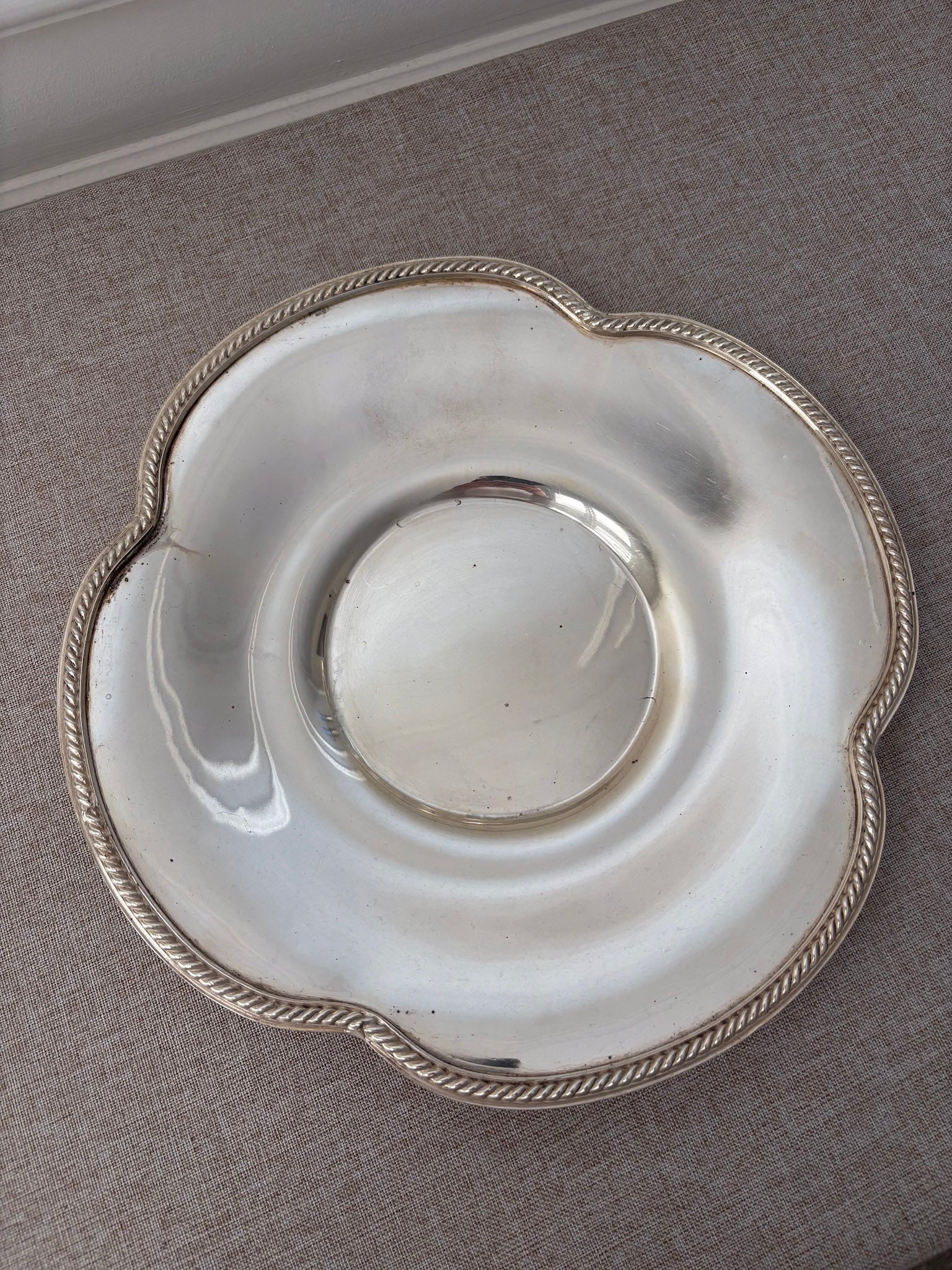 Silver-Plated Scalloped Dish with Rope Edge, Decorative Serving Plate - Image 5