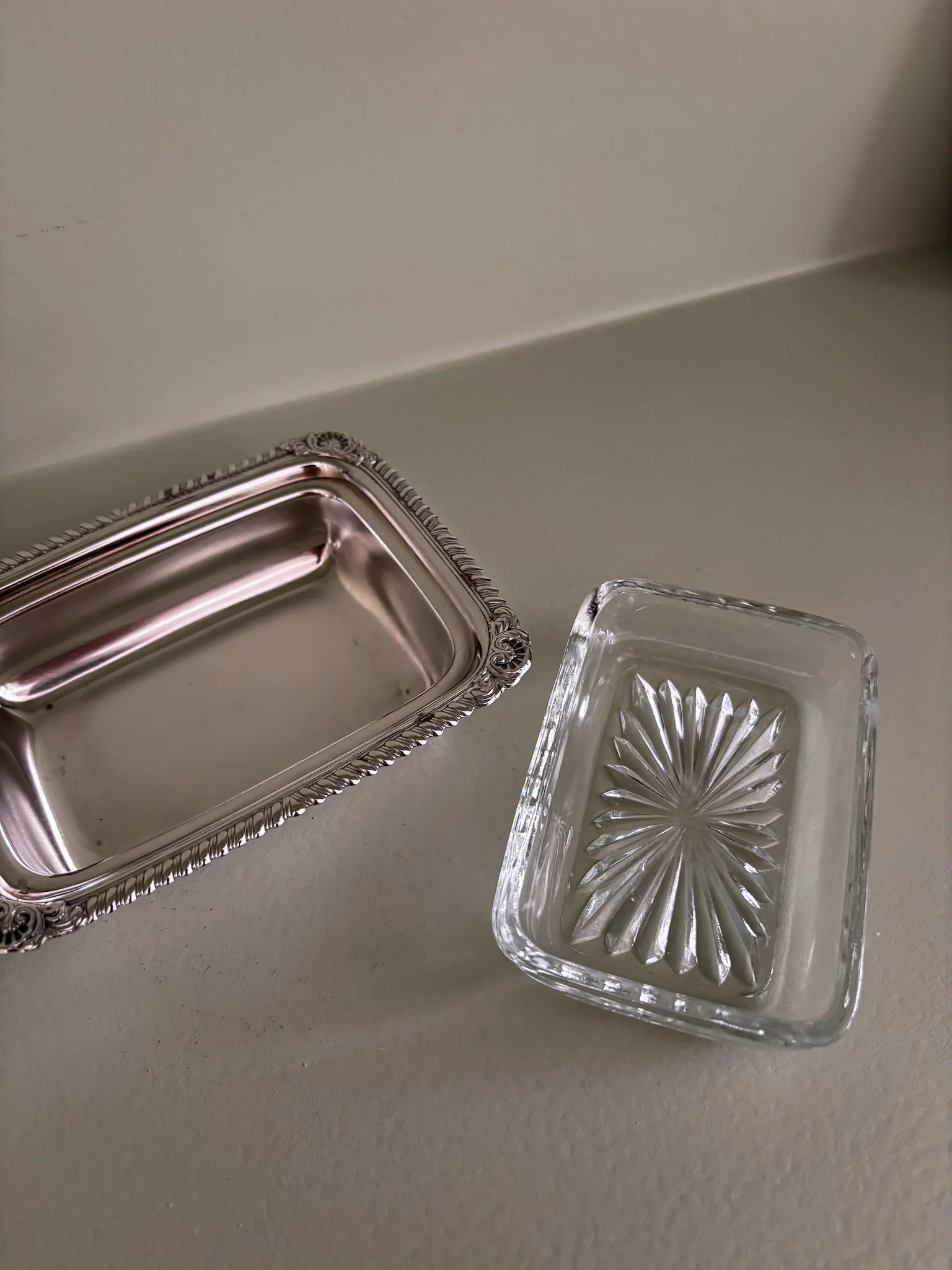 Silver-Plated Soap Dish with Cut Glass Insert - Image 10