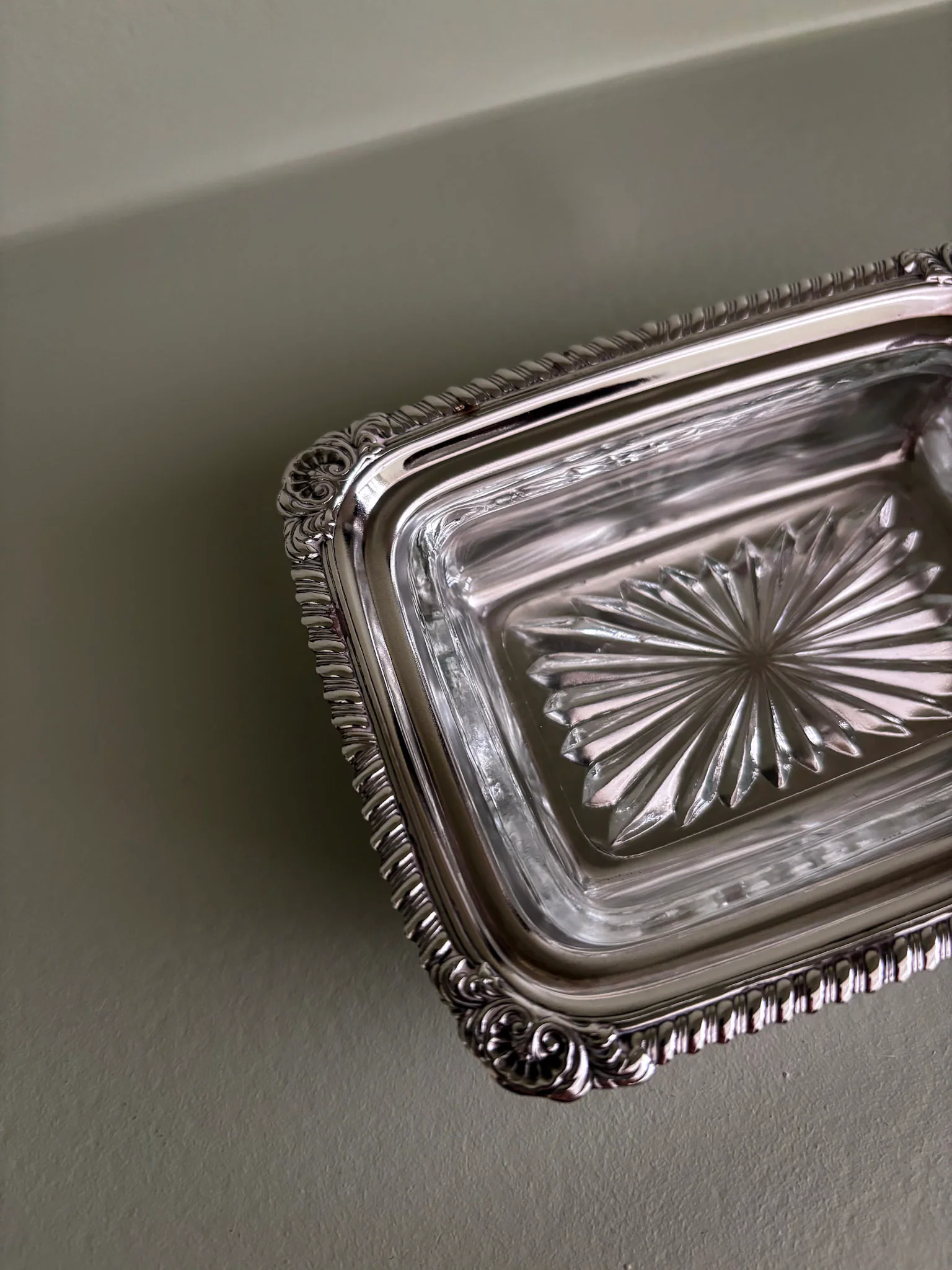 Silver-Plated Soap Dish with Cut Glass Insert - Image 12