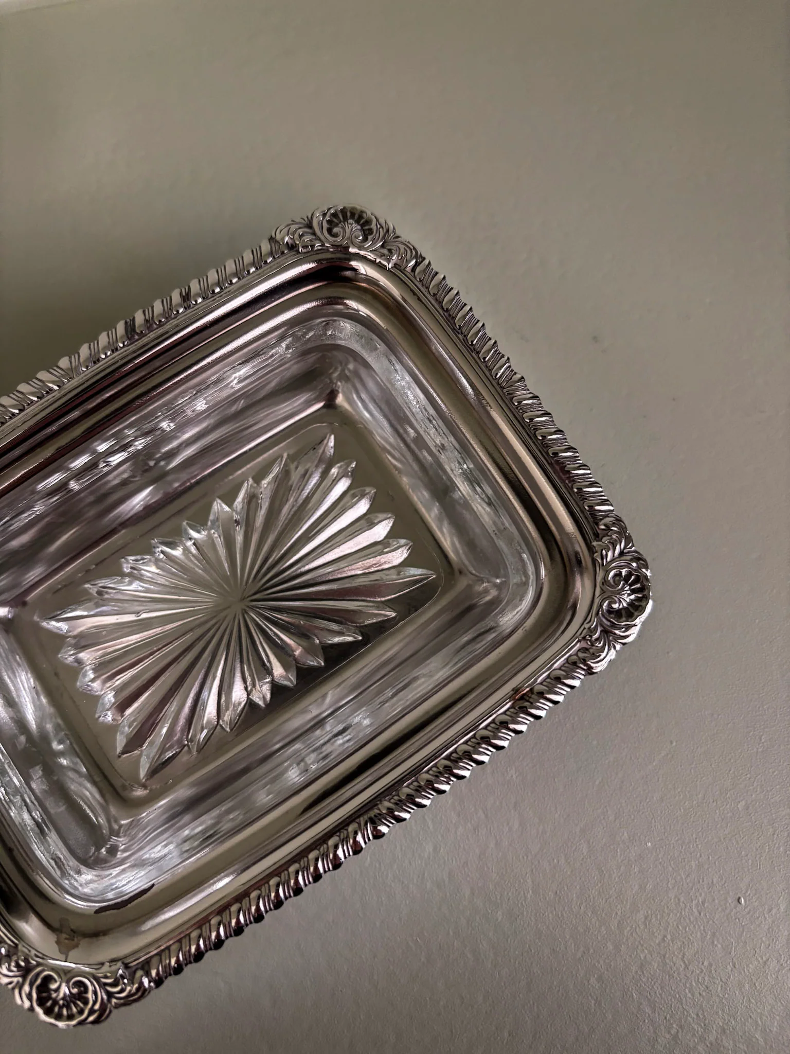 Silver-Plated Soap Dish with Cut Glass Insert - Image 9