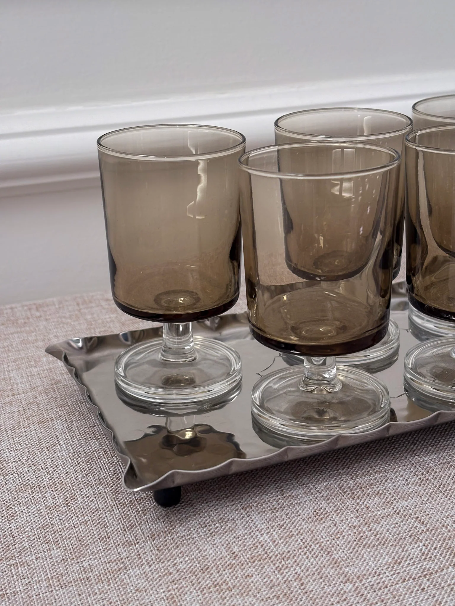 Smoked Glass Goblets with Hammered Stainless Steel Scalloped Tray, Mid-Century Drinks Set (5 Glasses + Tray) - Image 5