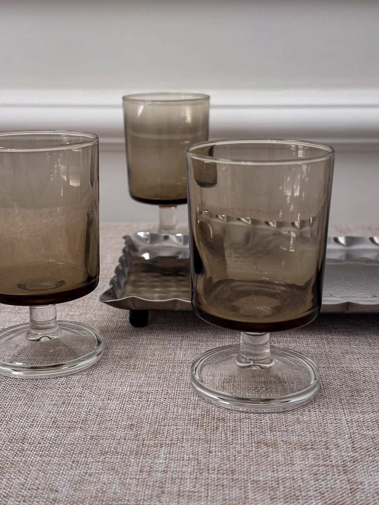 Smoked Glass Goblets with Hammered Stainless Steel Scalloped Tray, Mid-Century Drinks Set (5 Glasses + Tray) - Image 9