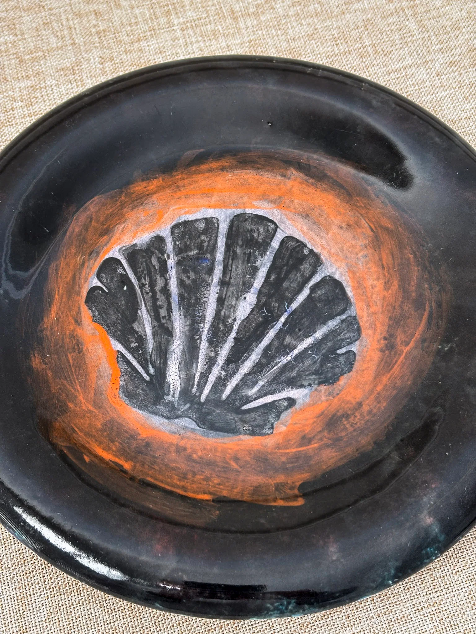 Studio Pottery Shell Plate, Hand-Painted Decorative Dish - Image 3