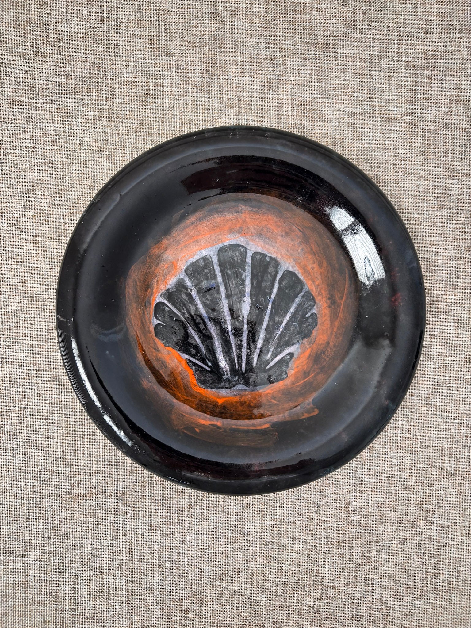 Studio Pottery Shell Plate, Hand-Painted Decorative Dish - Image 4