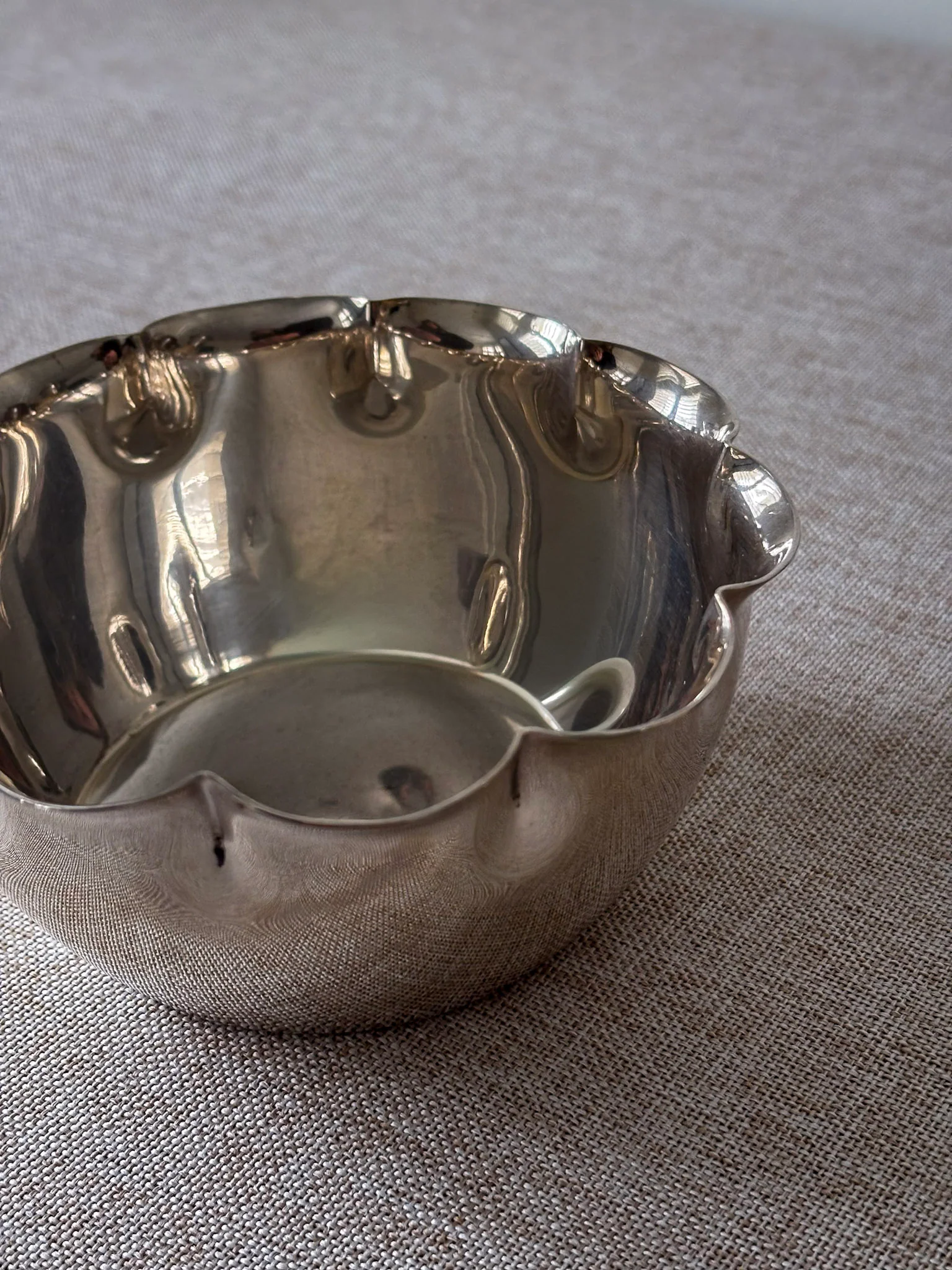 Silver-Plated Bowl with Scalloped Rim - Image 3