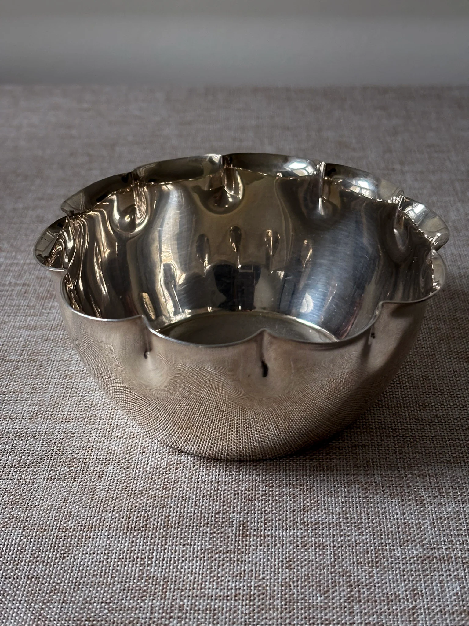 Silver-Plated Bowl with Scalloped Rim - Image 7