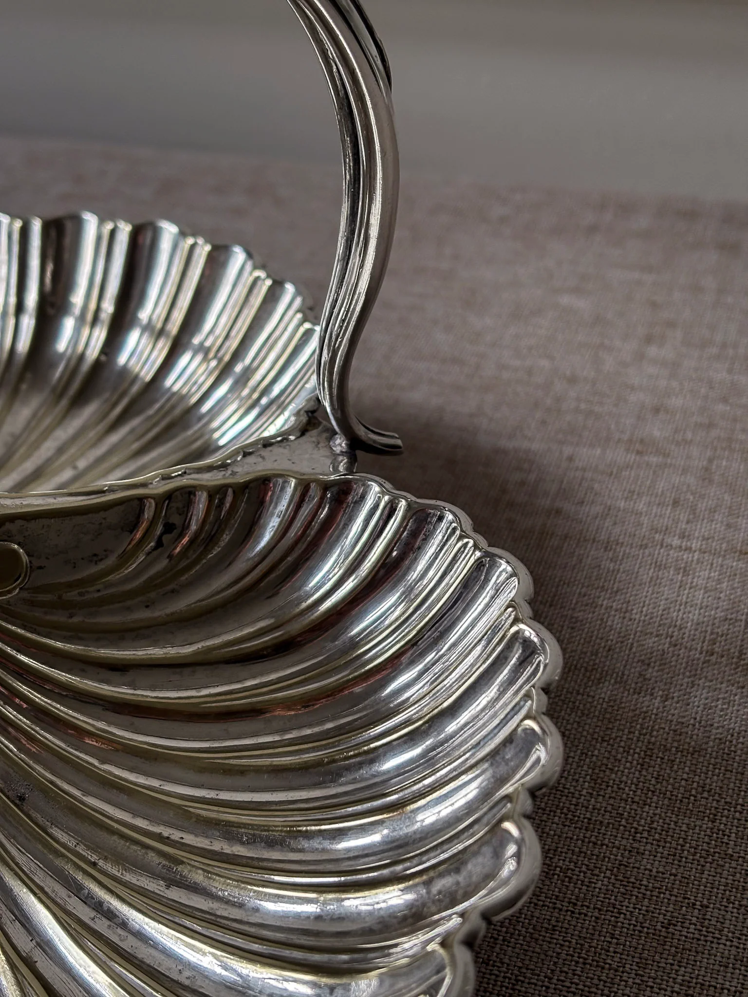 Triple Shell Silver-Plated Serving Dish - Image 9