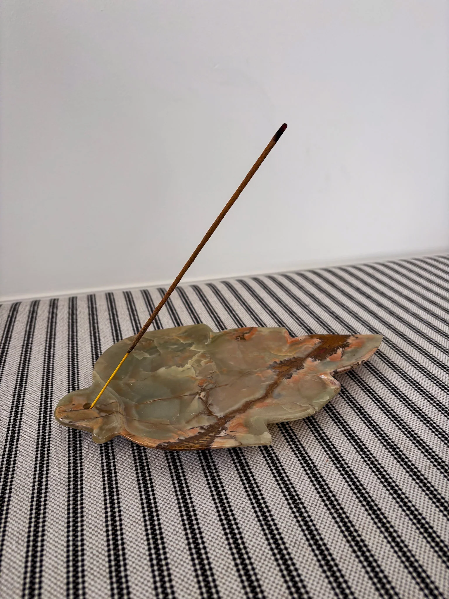 Onyx Leaf Incense Holder – Natural Stone Trinket Tray - Image 2