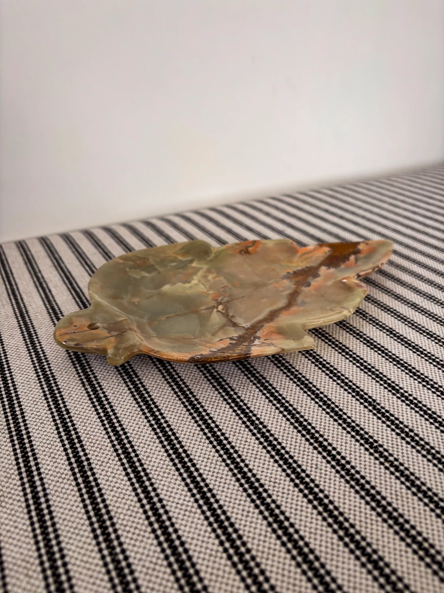 Onyx Leaf Incense Holder – Natural Stone Trinket Tray - Image 3