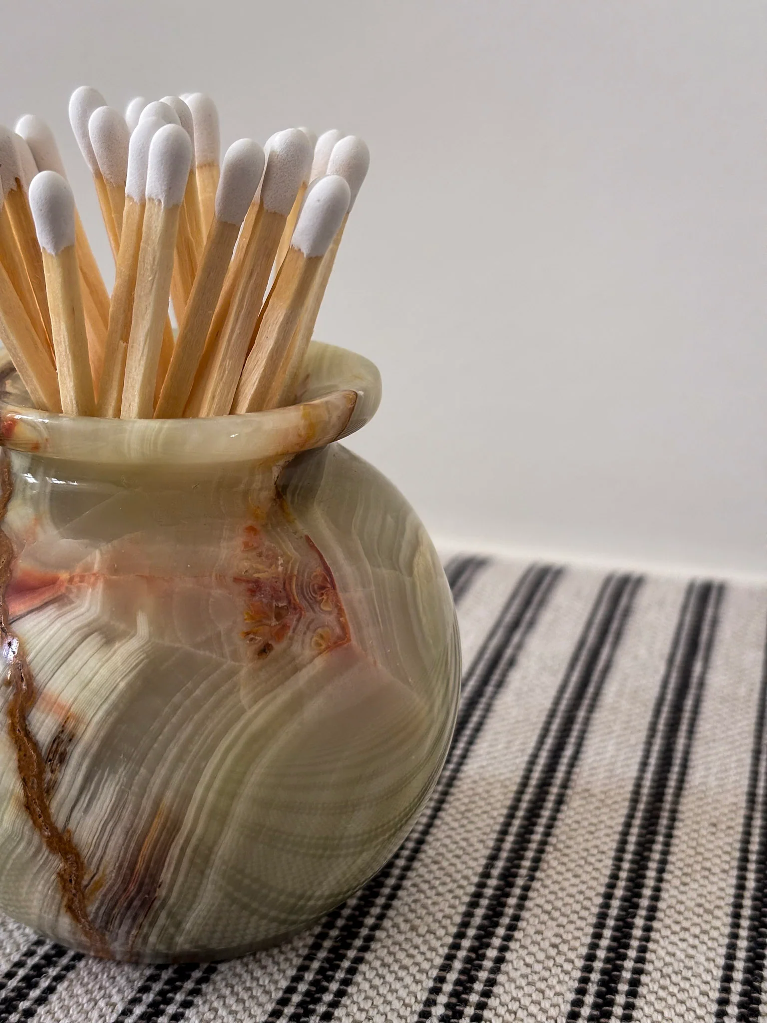 Onyx Stone Matchstick Holder – Natural Marble Veined Accessory - Image 10