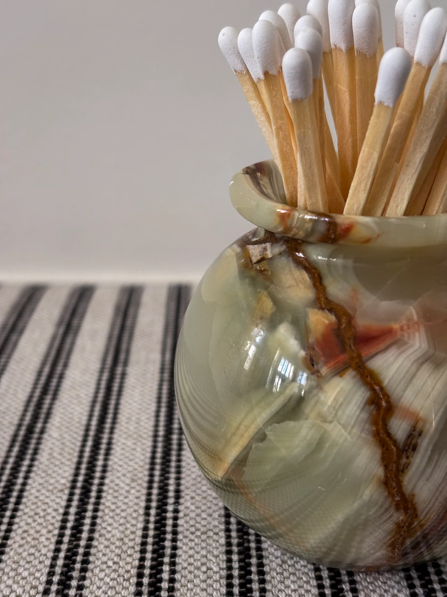 Onyx Stone Matchstick Holder – Natural Marble Veined Accessory - Image 12