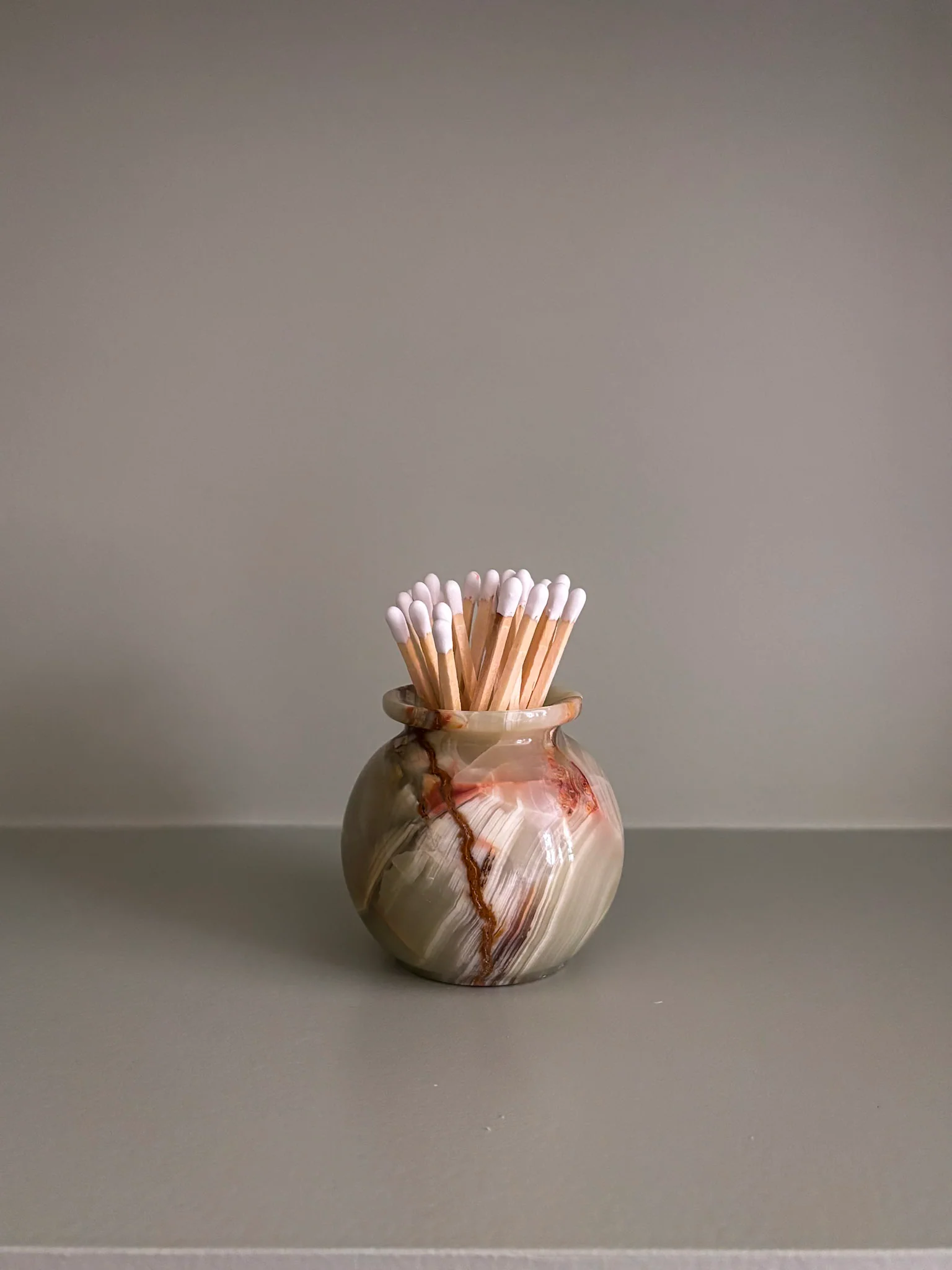 Onyx Stone Matchstick Holder – Natural Marble Veined Accessory - Image 4