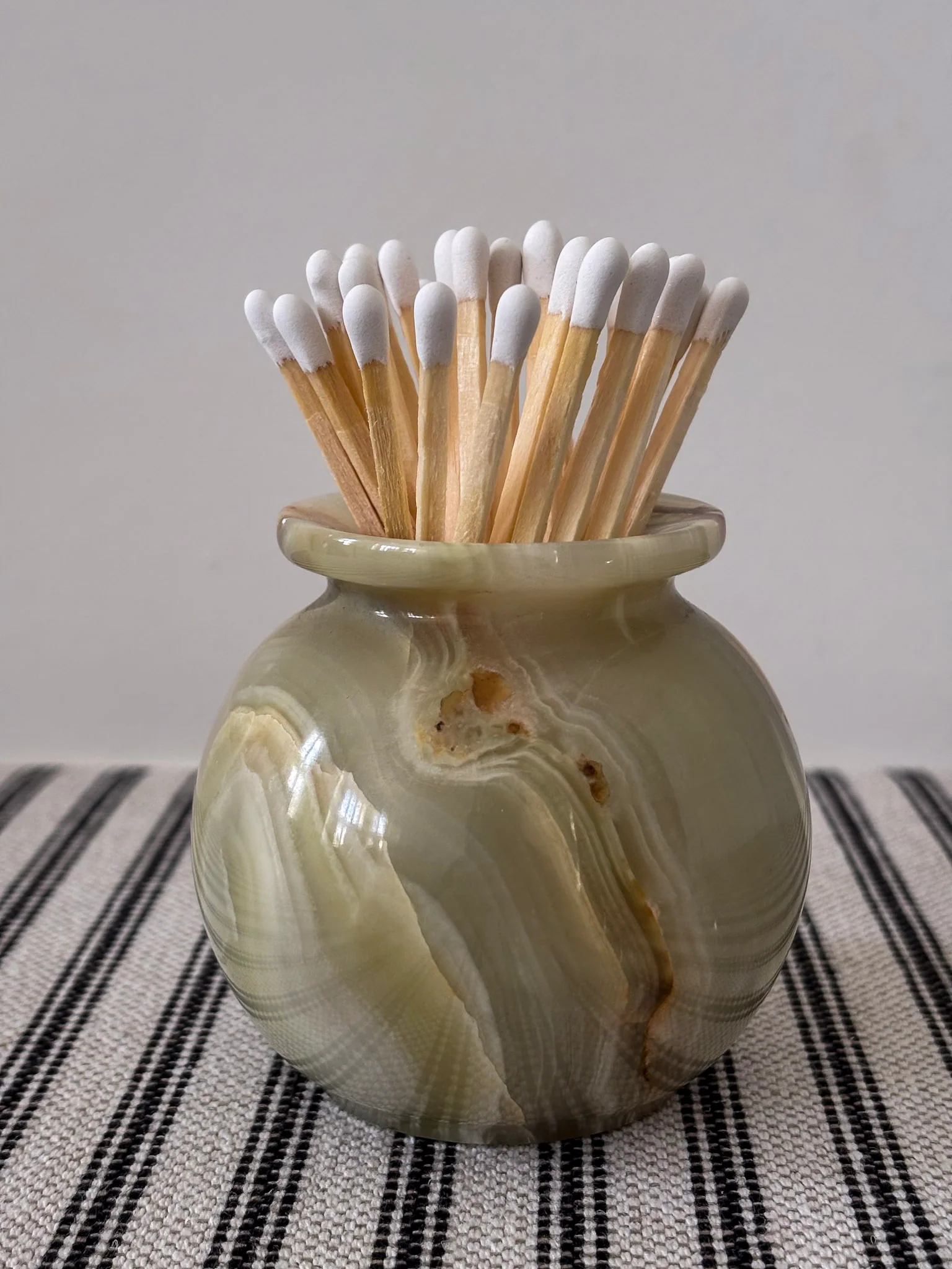 Onyx Stone Matchstick Holder – Natural Marble Veined Accessory - Image 9